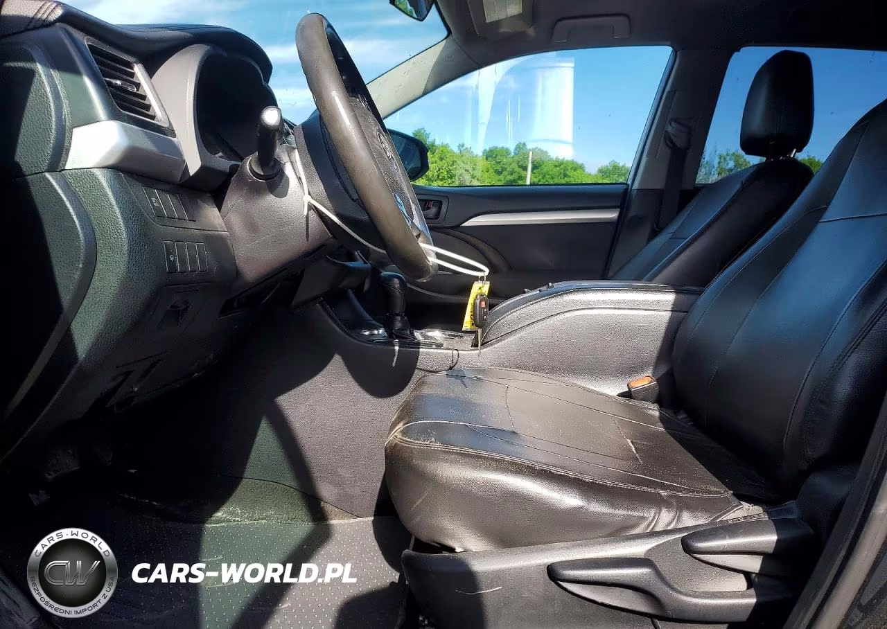 2019 Toyota Highlander Le VIN:5TDBZRFH4KS736312 - 7