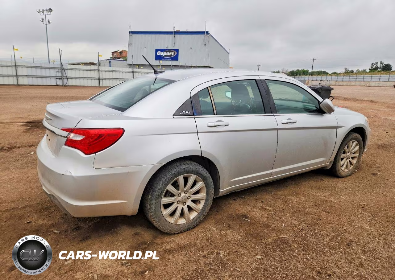 2012 Chrysler 200 Touring VIN:1C3CCBBB5CN101366 - 3