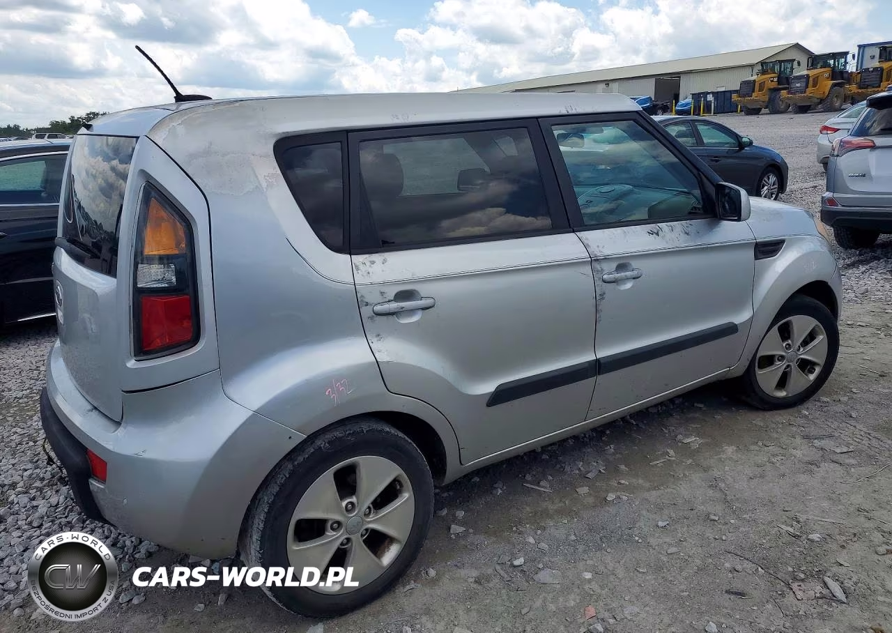 2011 Kia Soul + VIN:KNDJT2A28B7716436 - 3