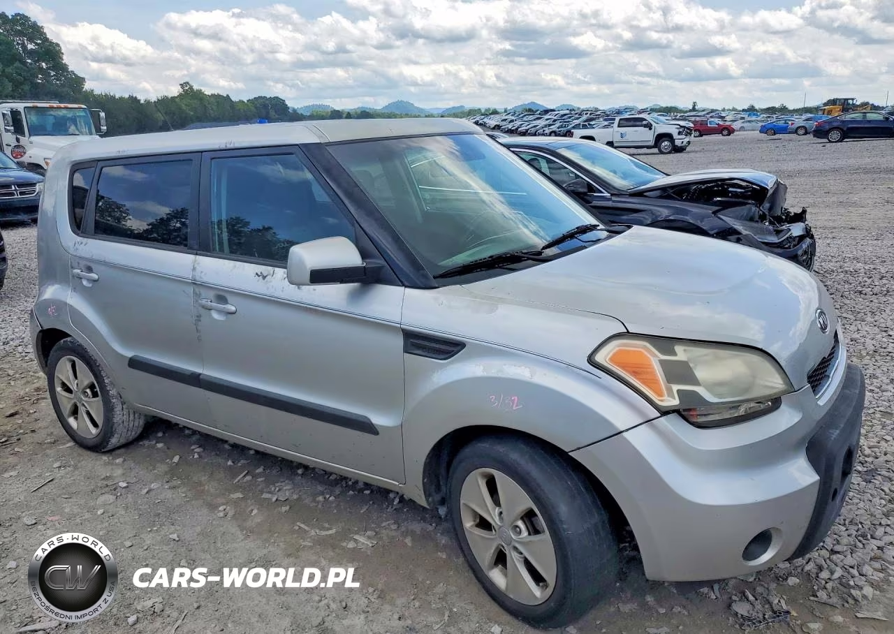 2011 Kia Soul + VIN:KNDJT2A28B7716436 - 4