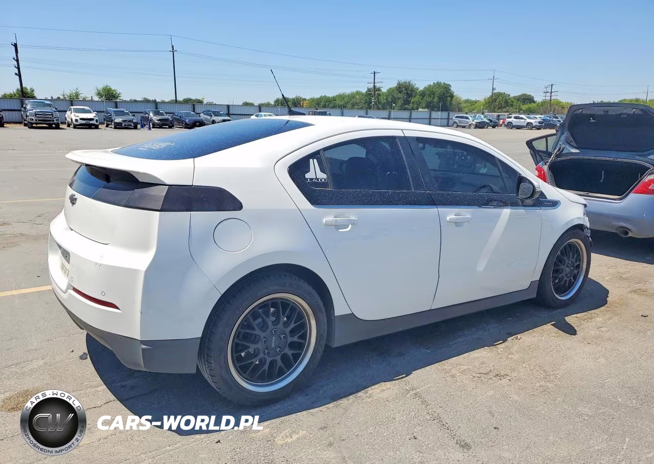 2013 Chevrolet Volt VIN:1G1RE6E42DU100468 - 3