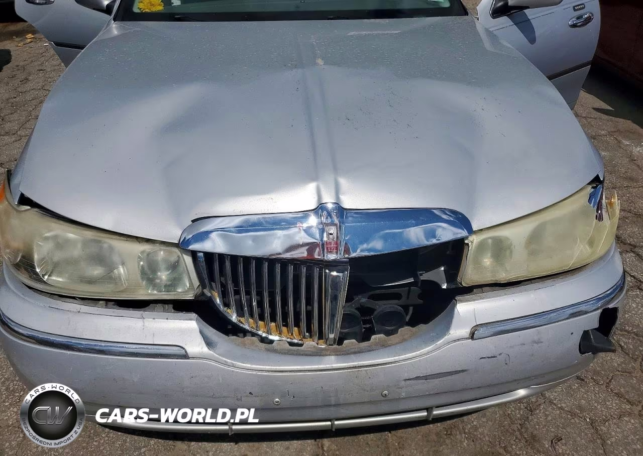 2001 Lincoln Town Car Signature VIN:1LNHM82WX1Y728687 - 11