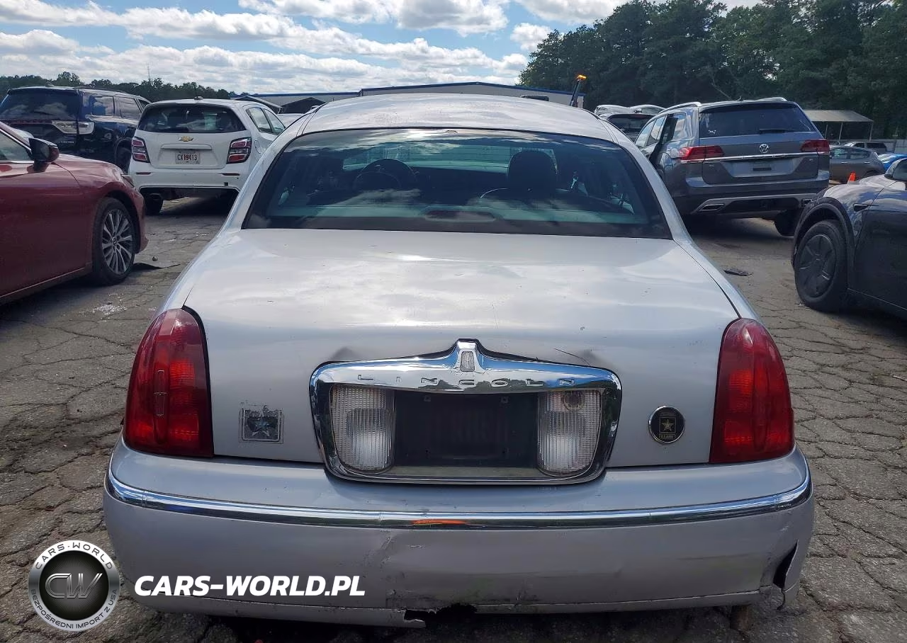 2001 Lincoln Town Car Signature VIN:1LNHM82WX1Y728687 - 6