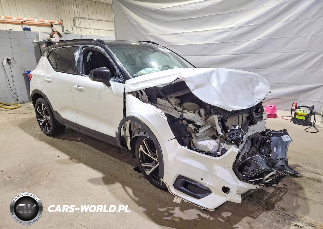 2019 Volvo Xc40 T5 R-Design VIN:YV4162UM3K2122724 - 4