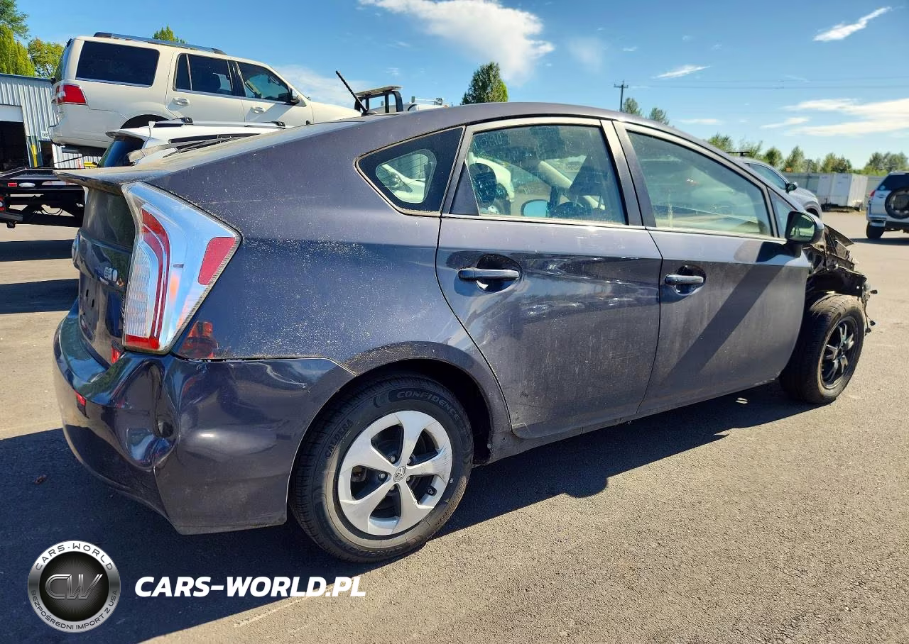 2015 Toyota Prius Two VIN:JTDKN3DUXF2003851 - 3
