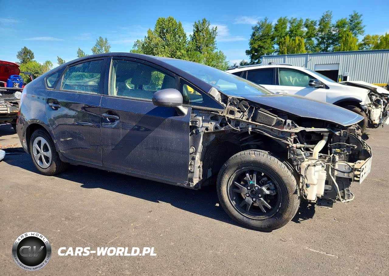 2015 Toyota Prius Two VIN:JTDKN3DUXF2003851 - 4