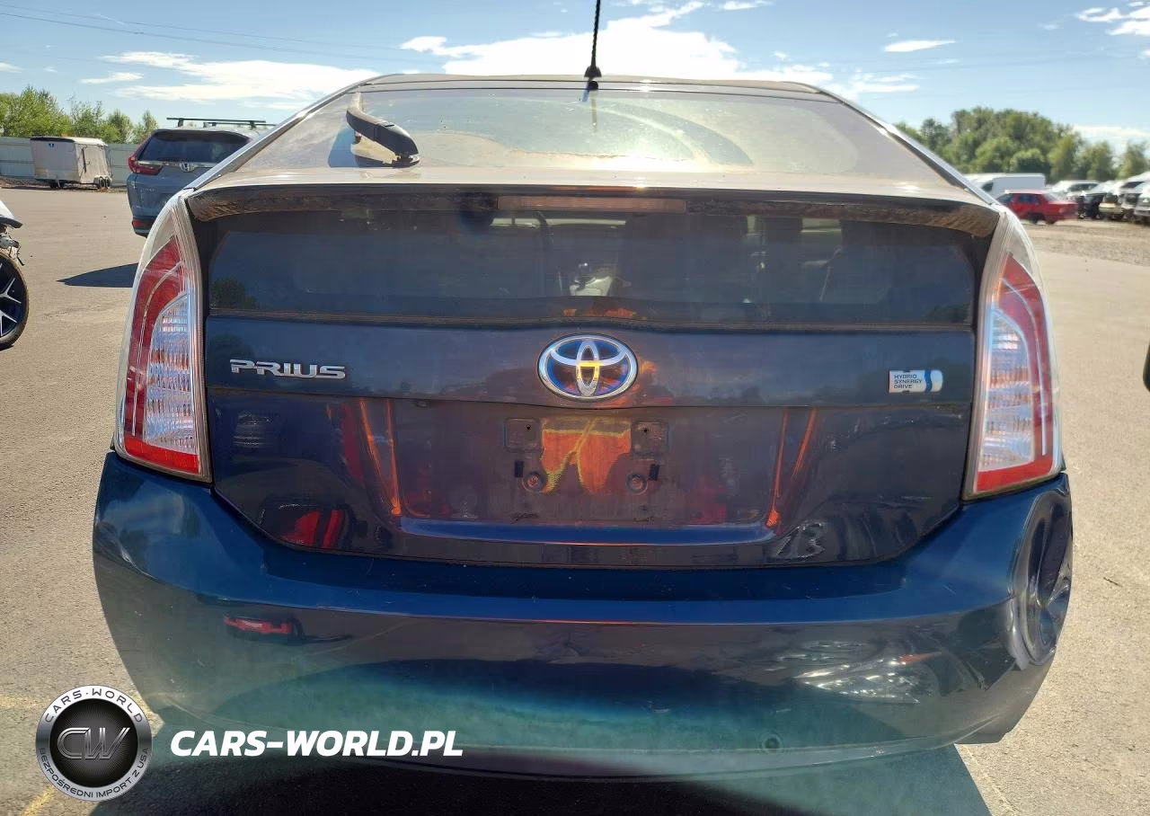 2015 Toyota Prius Two VIN:JTDKN3DUXF2003851 - 6