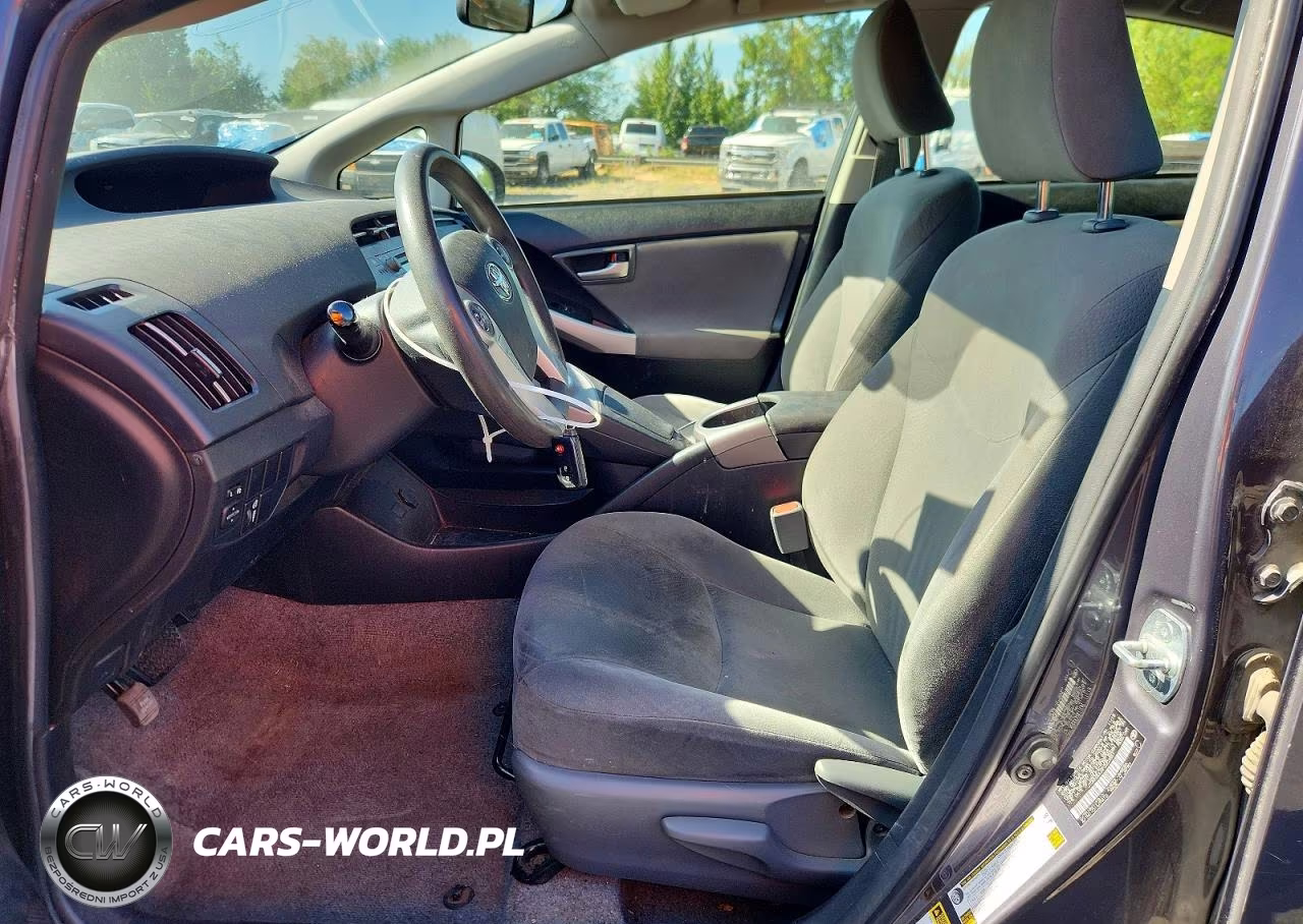 2015 Toyota Prius Two VIN:JTDKN3DUXF2003851 - 7