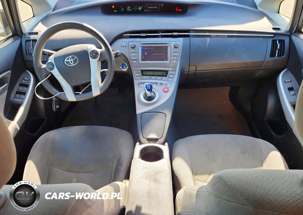 2015 Toyota Prius Two VIN:JTDKN3DUXF2003851 - 8