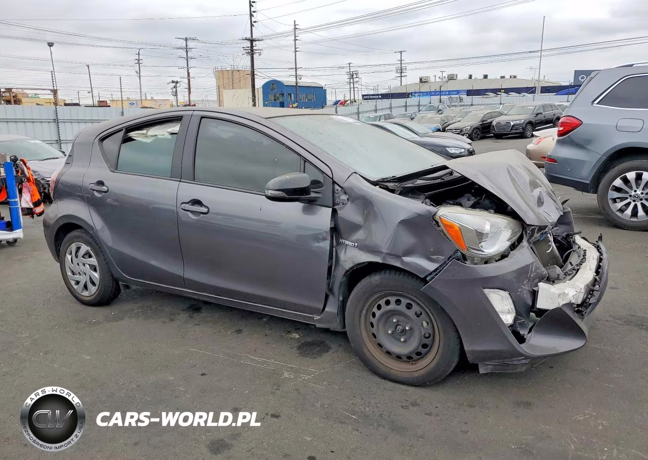 2015 Toyota Prius C One VIN:JTDKDTB38F1101800 - 4