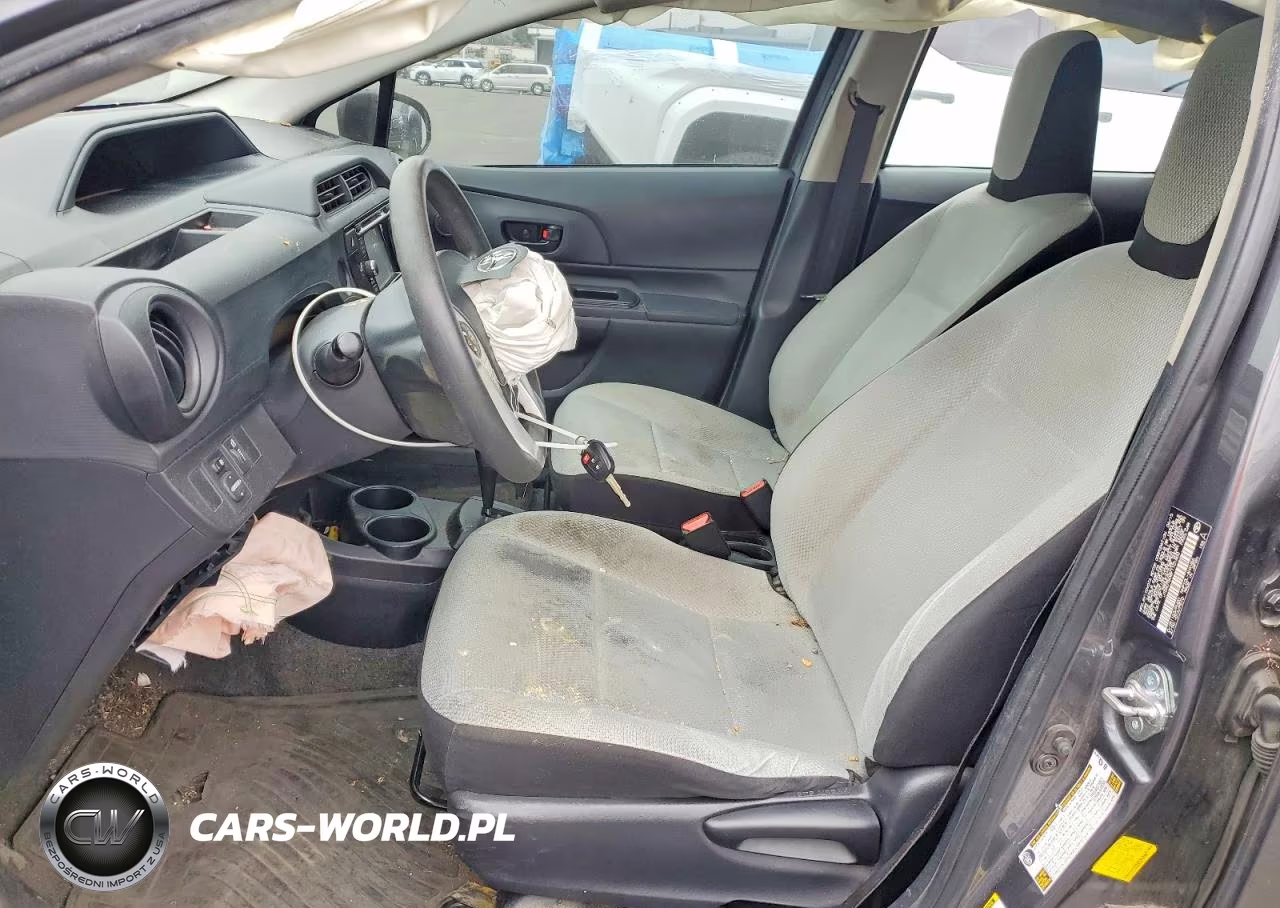 2015 Toyota Prius C One VIN:JTDKDTB38F1101800 - 7