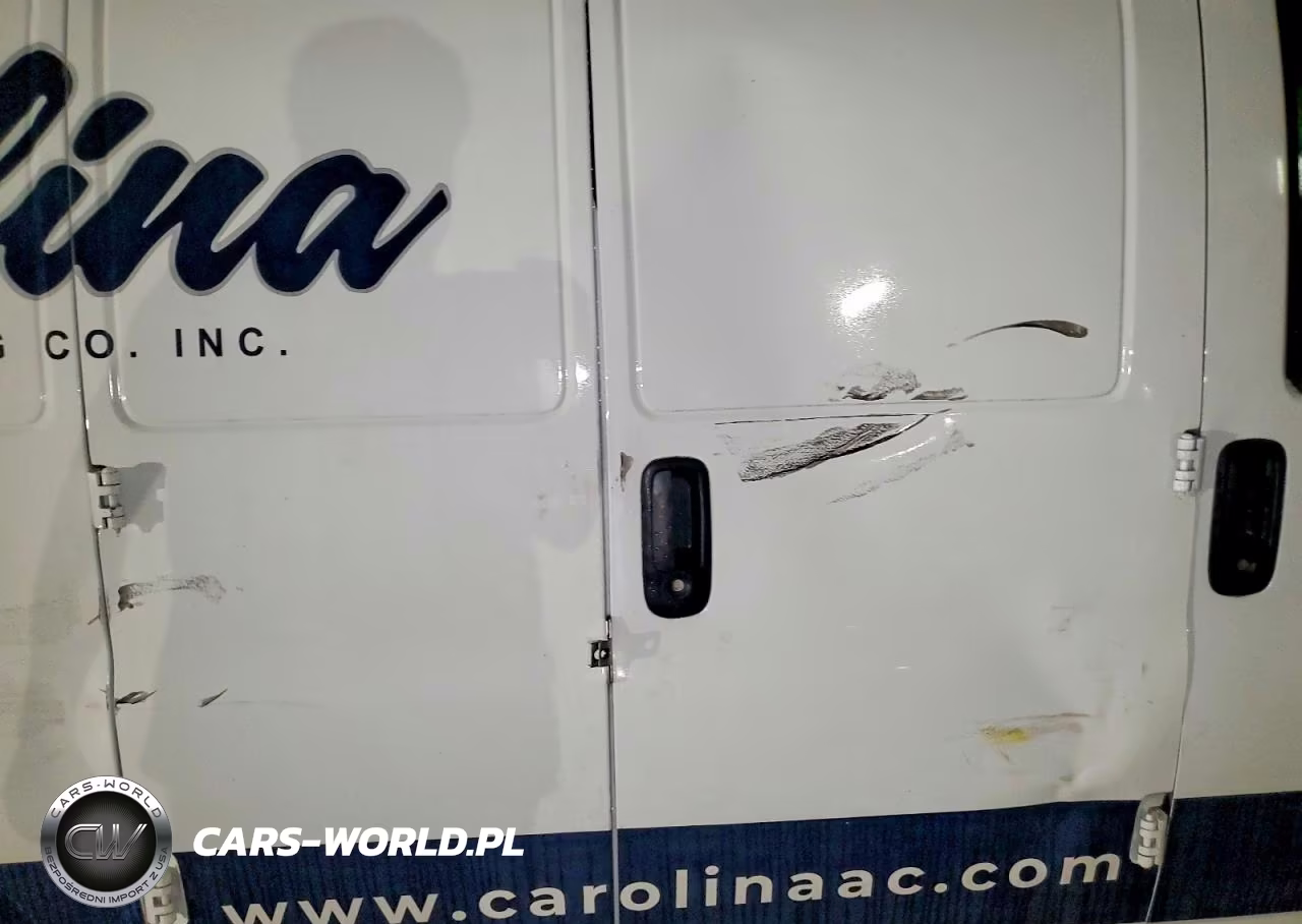 2024 Chevrolet Express G2500 VIN:1GCWGAF75R1164903 - 10