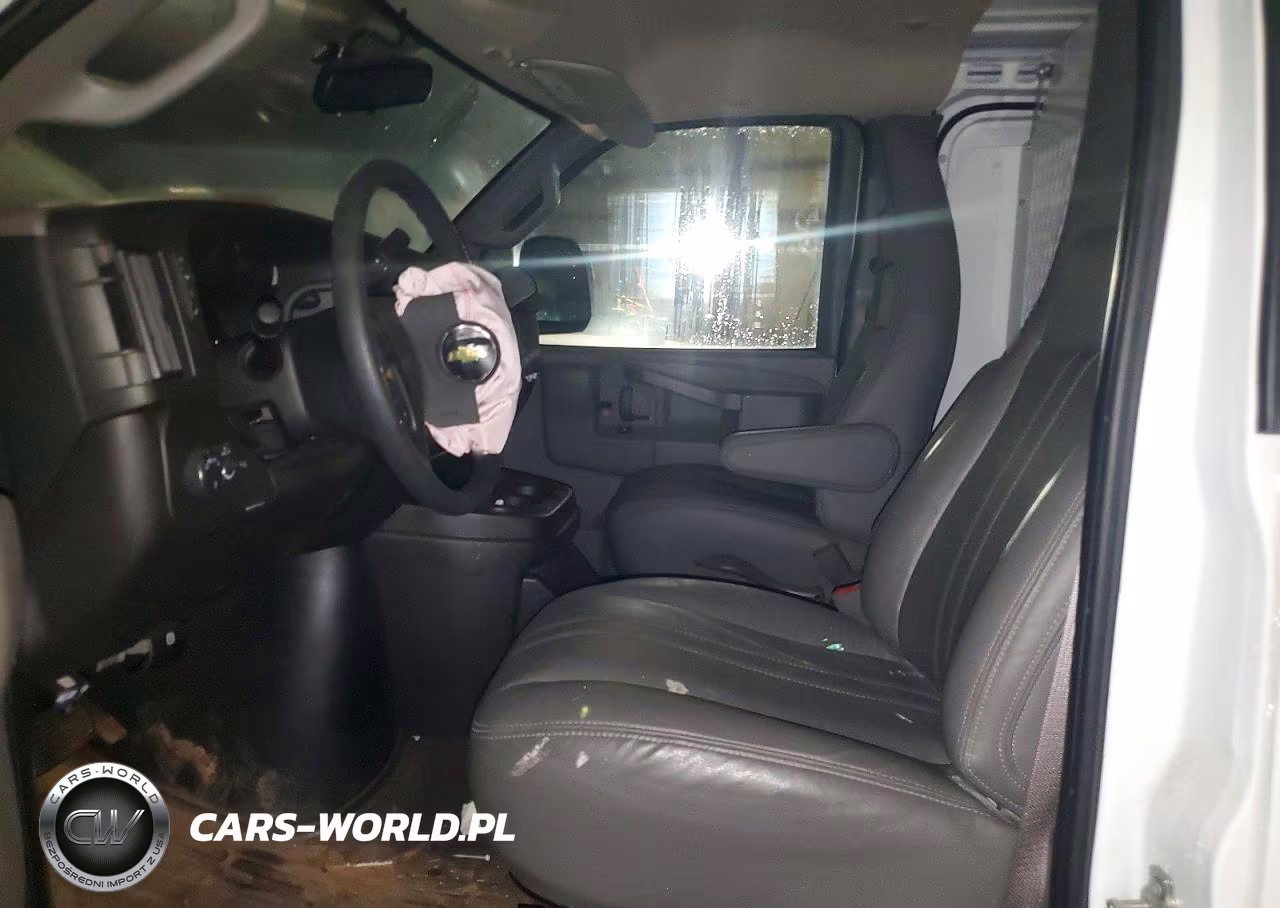 2024 Chevrolet Express G2500 VIN:1GCWGAF75R1164903 - 7