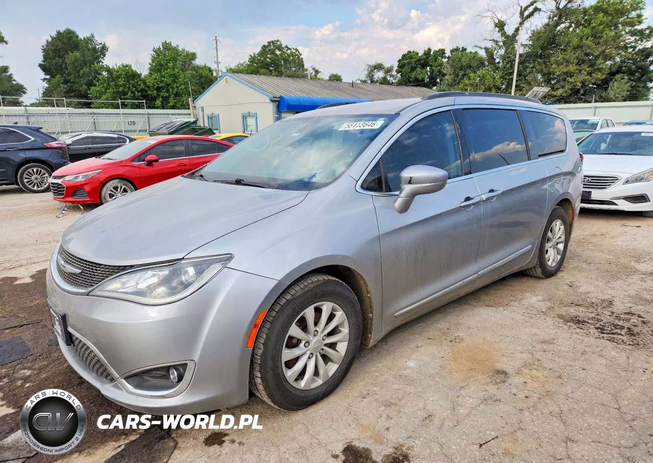 2017 Chrysler Pacifica Touring L VIN:2C4RC1BG3HR747494 - 1