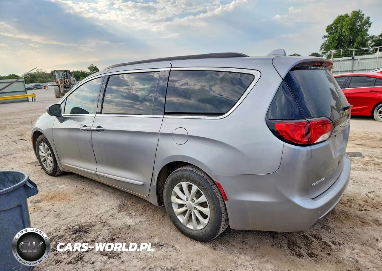 2017 Chrysler Pacifica Touring L VIN:2C4RC1BG3HR747494 - 2