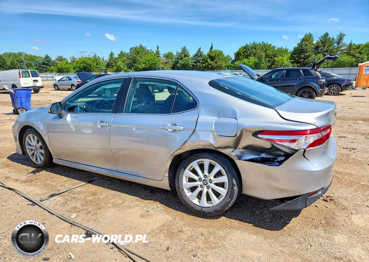 2019 Toyota Camry Le VIN:4T1B11HK1KU227786 - 2