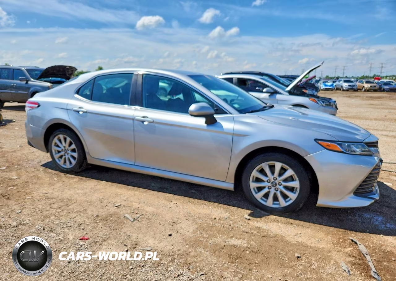 2019 Toyota Camry Le VIN:4T1B11HK1KU227786 - 4