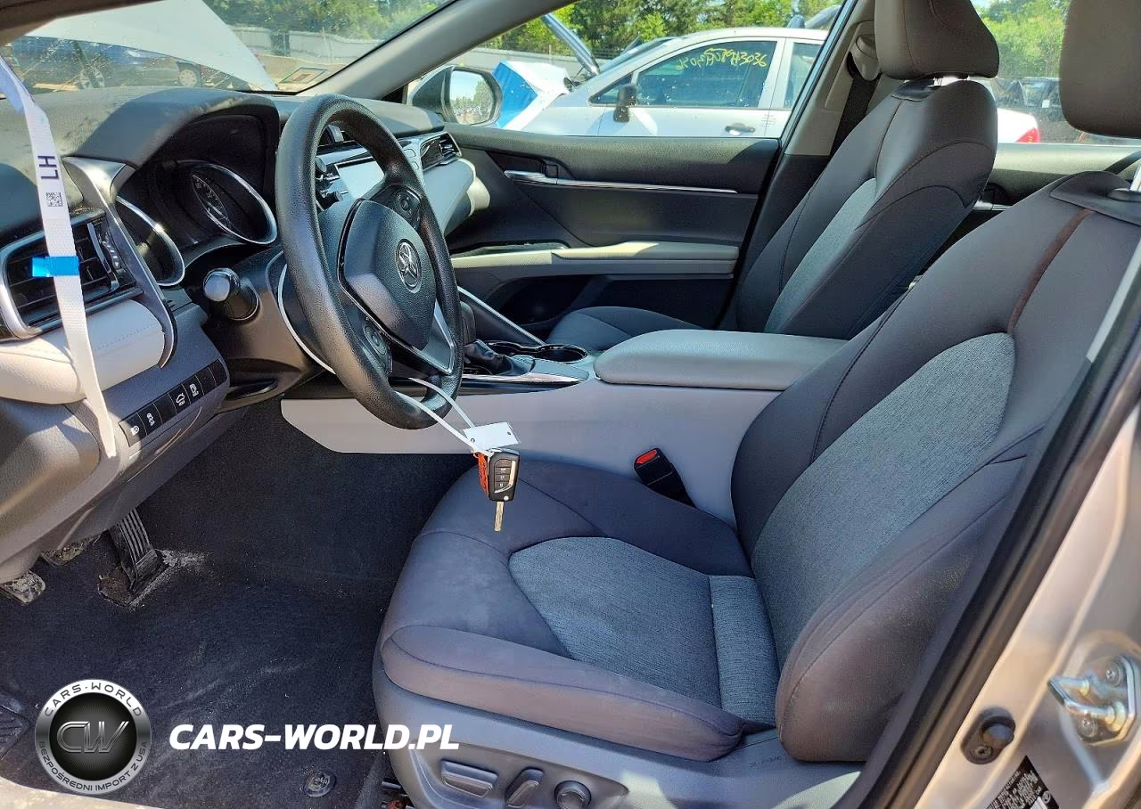 2019 Toyota Camry Le VIN:4T1B11HK1KU227786 - 7