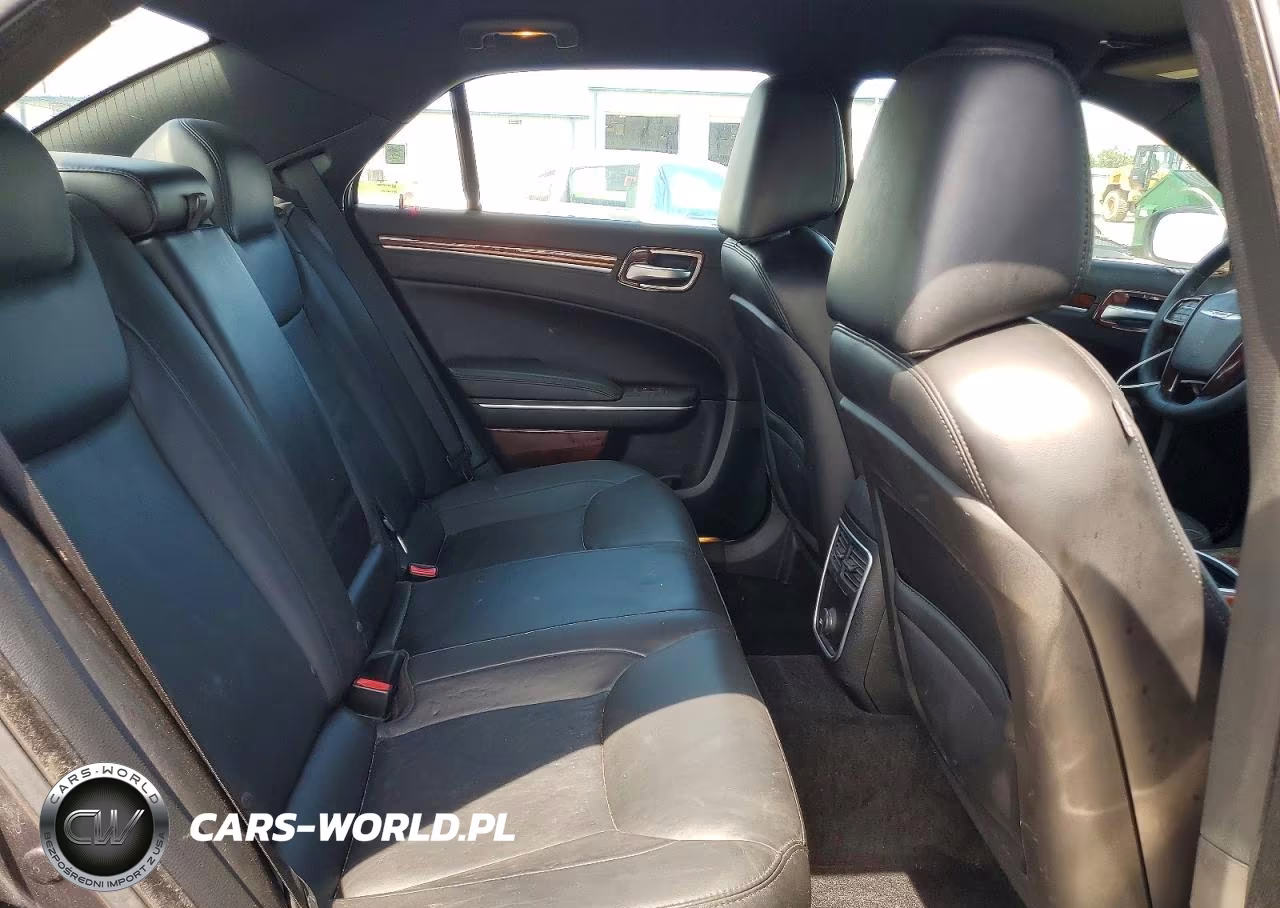 2013 Chrysler 300 VIN:2C3CCAAG0DH732172 - 10