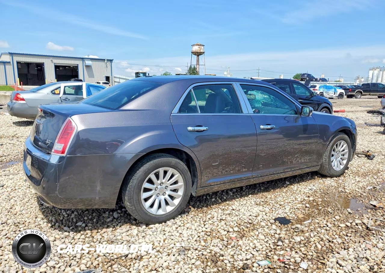 2013 Chrysler 300 VIN:2C3CCAAG0DH732172 - 3