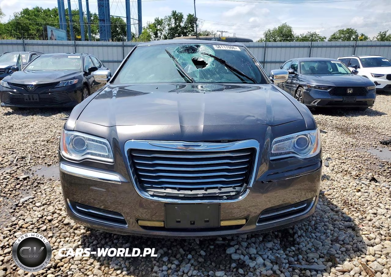 2013 Chrysler 300 VIN:2C3CCAAG0DH732172 - 5