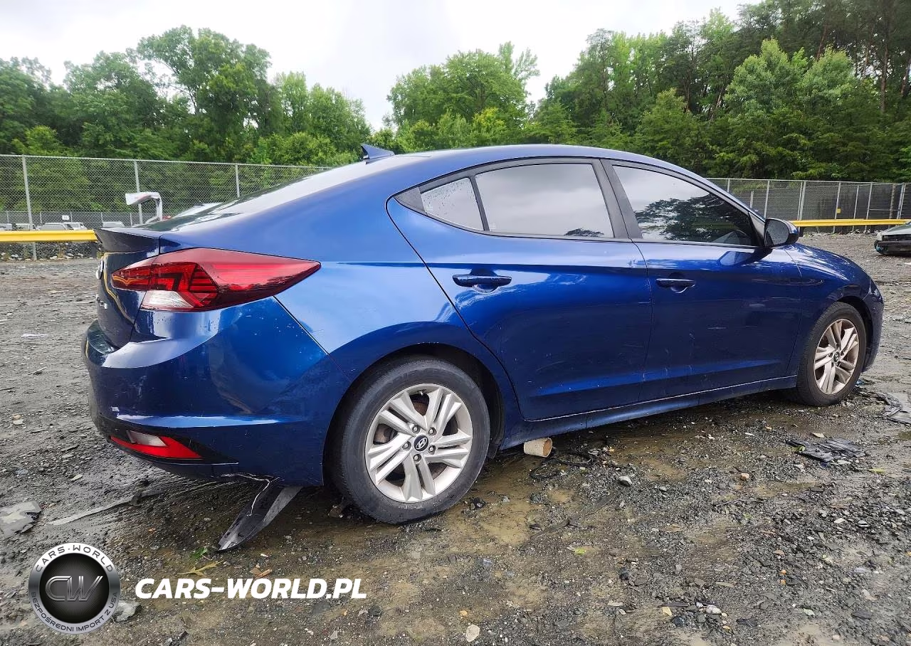 2019 Hyundai Elantra Value Edition VIN:5NPD84LF0KH404858 - 3
