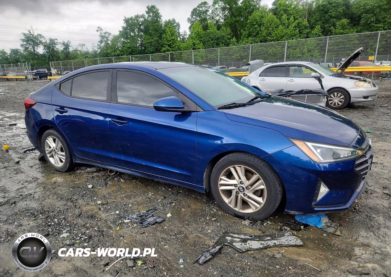 2019 Hyundai Elantra Value Edition VIN:5NPD84LF0KH404858 - 4