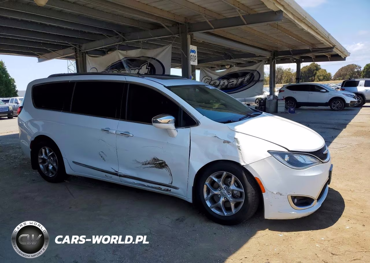 2018 Chrysler Pacifica Limited VIN:2C4RC1GG2JR170892 - 4