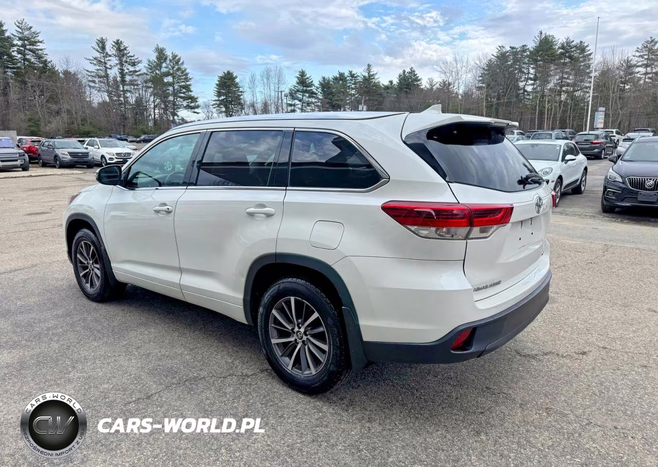 2018 Toyota Highlander Xle VIN:5TDJZRFH7JS537362 - 3
