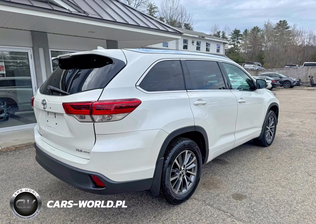 2018 Toyota Highlander Xle VIN:5TDJZRFH7JS537362 - 4