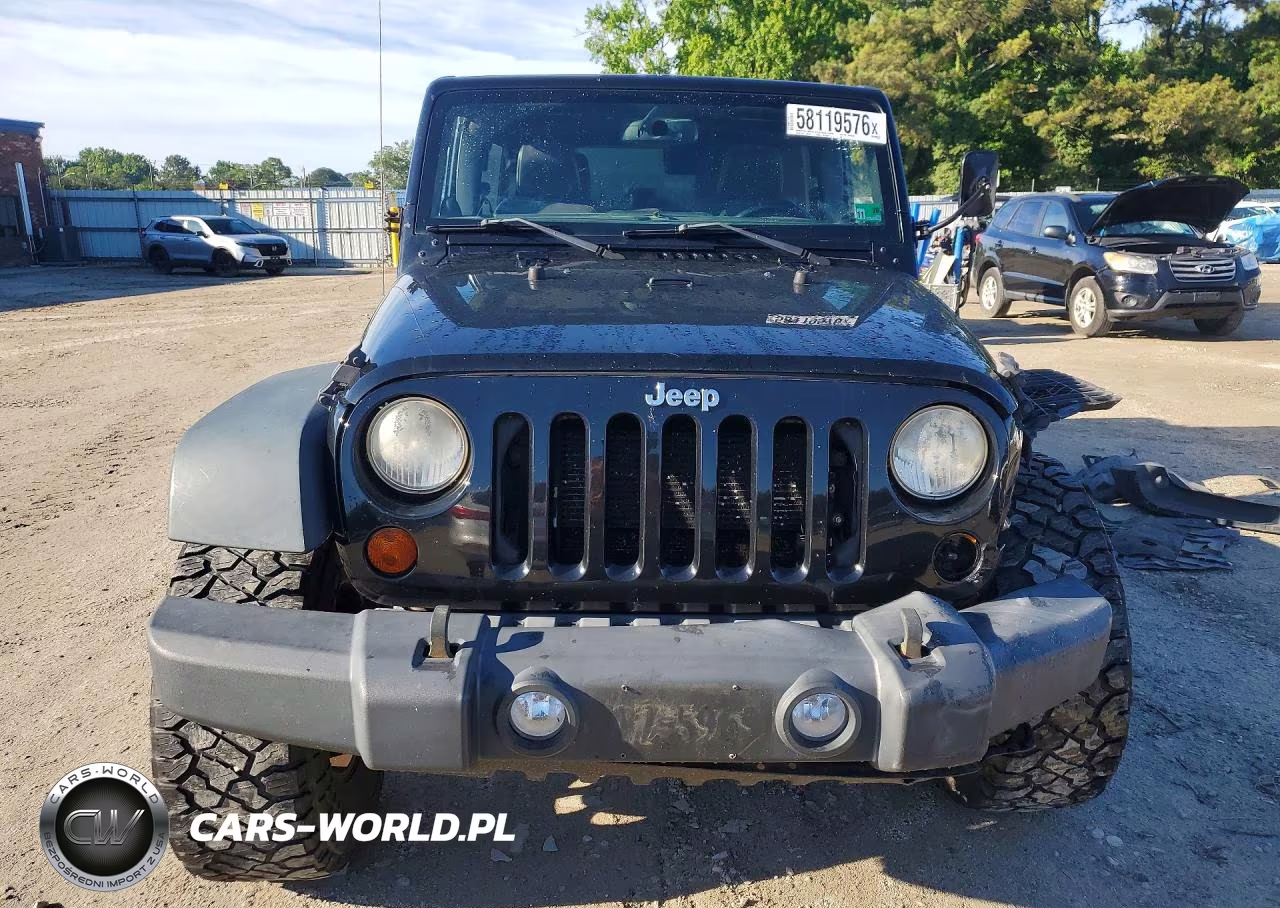 2013 Jeep Wrangler VIN:1C4HJWDG5DL522413 - 5