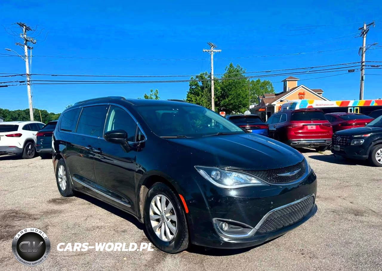 2019 Chrysler Pacifica Touring L VIN:2C4RC1BG0KR555280 - 2