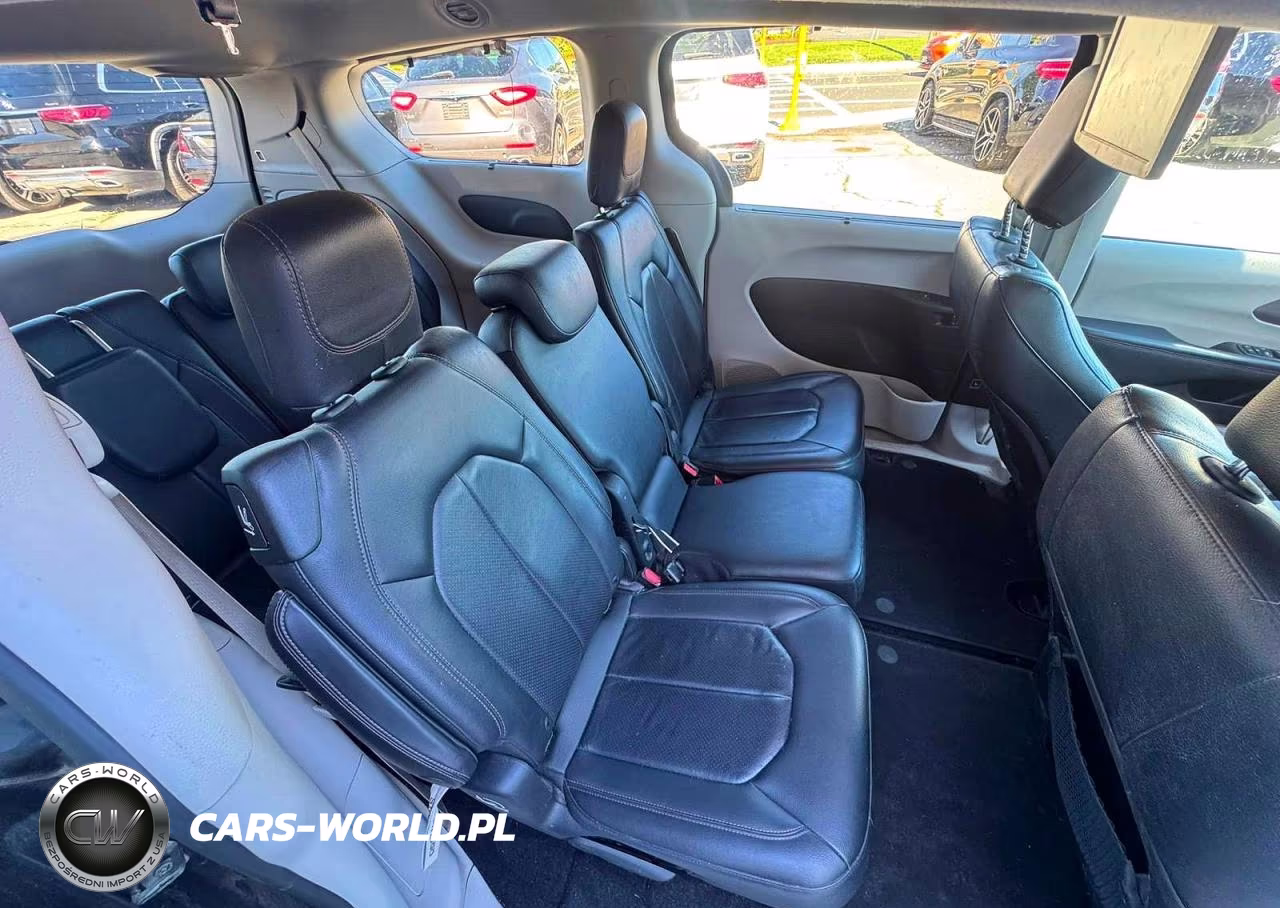 2019 Chrysler Pacifica Touring L VIN:2C4RC1BG0KR555280 - 6