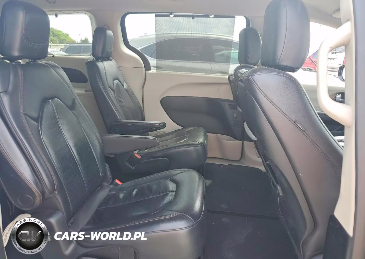 2017 Chrysler Pacifica Touring L Plus VIN:2C4RC1EG9HR837602 - 10