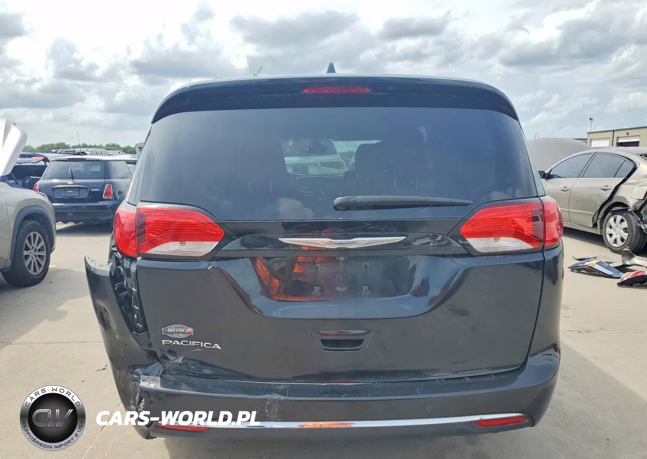 2017 Chrysler Pacifica Touring L Plus VIN:2C4RC1EG9HR837602 - 6