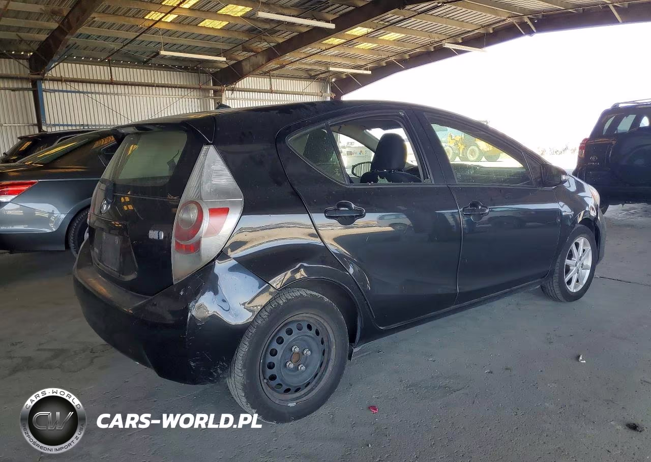 2014 Toyota Prius C Two VIN:JTDKDTB31E1060165 - 3