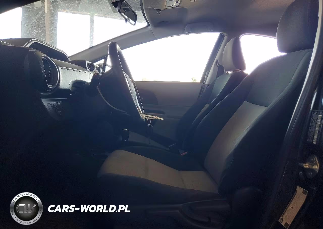 2014 Toyota Prius C Two VIN:JTDKDTB31E1060165 - 7
