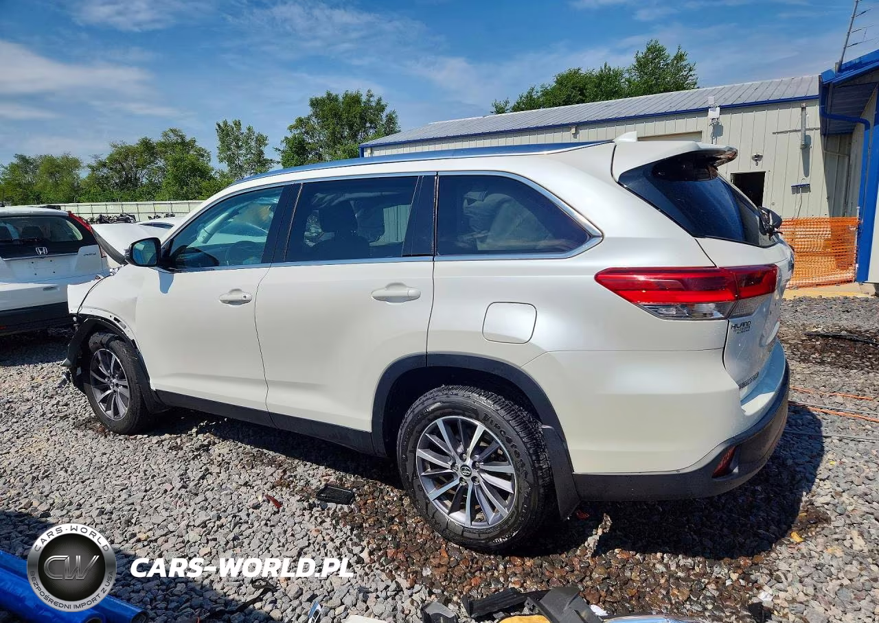 2019 Toyota Highlander Xle VIN:5TDJZRFH2KS939078 - 2