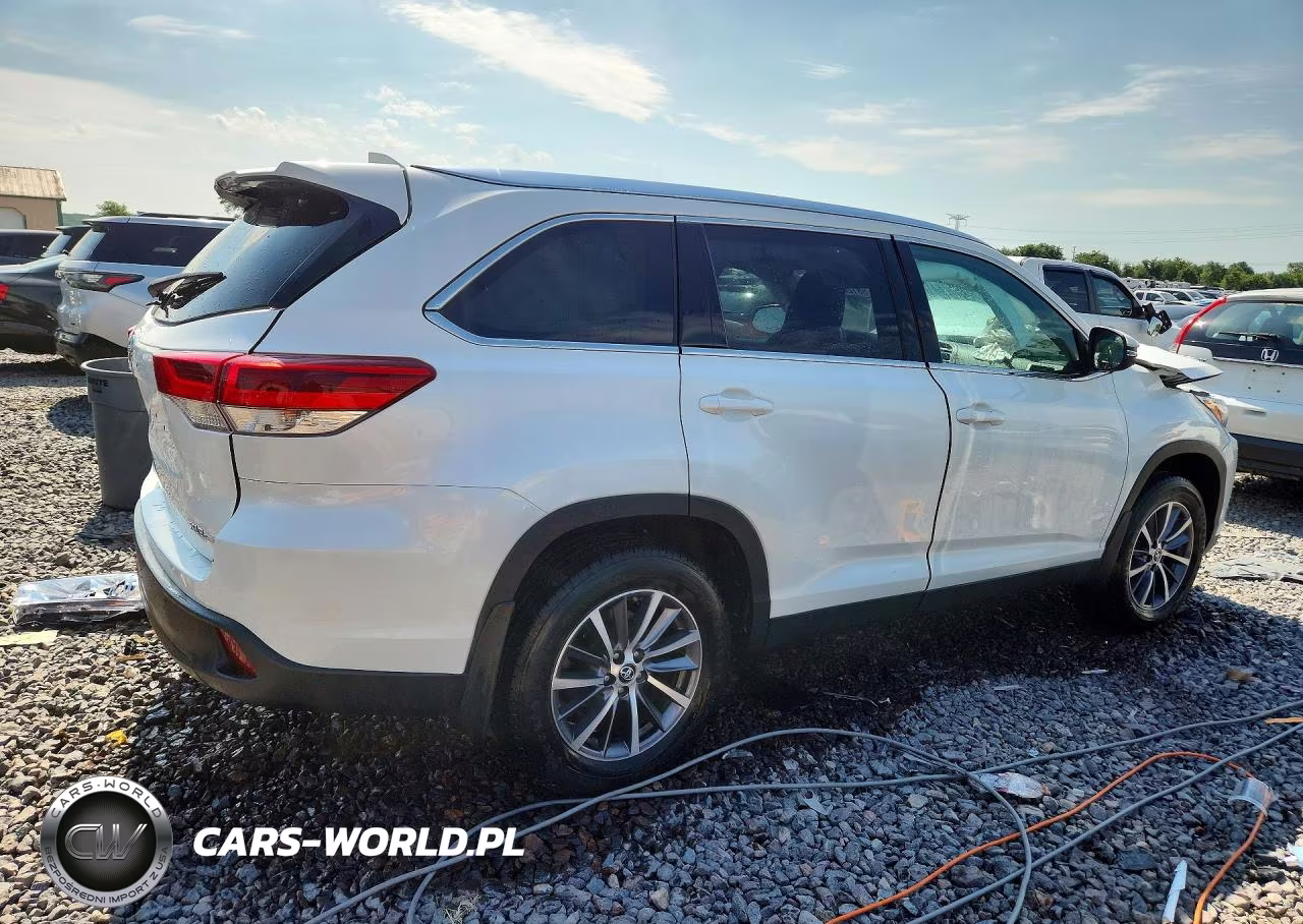 2019 Toyota Highlander Xle VIN:5TDJZRFH2KS939078 - 3