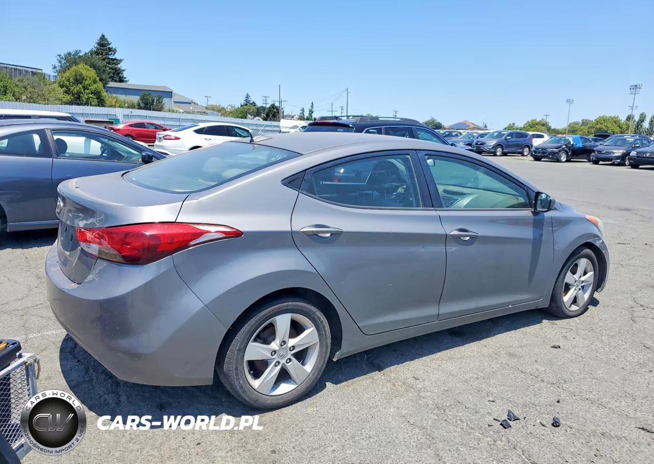 2013 Hyundai Elantra Gls VIN:5NPDH4AE4DH339753 - 3