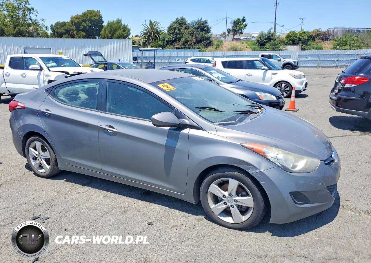 2013 Hyundai Elantra Gls VIN:5NPDH4AE4DH339753 - 4
