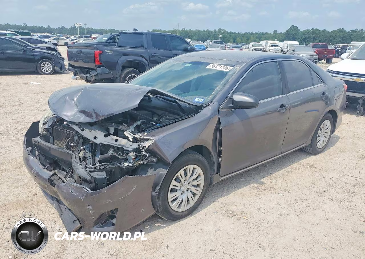 2014 Toyota Camry Le – zdjęcie 1 z 12