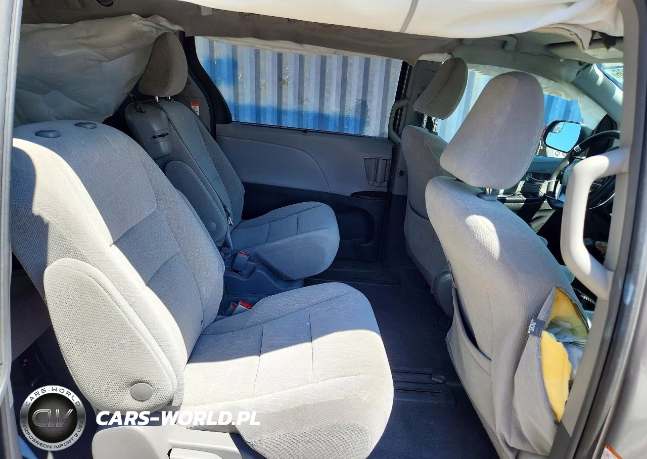2018 Toyota Sienna Le VIN:5TDKZ3DC3JS914116 - 11