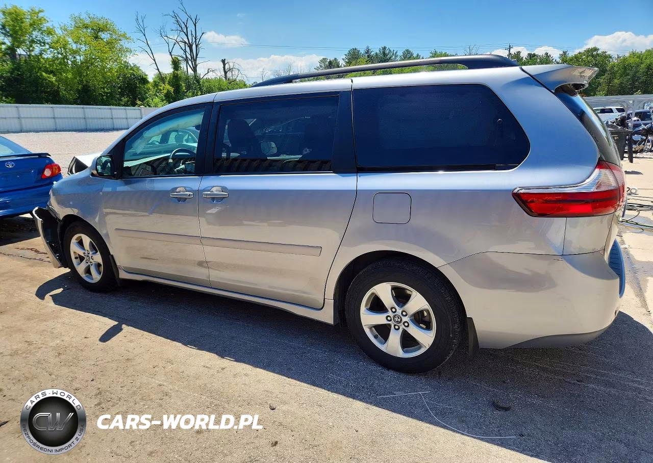 2018 Toyota Sienna Le VIN:5TDKZ3DC3JS914116 - 2