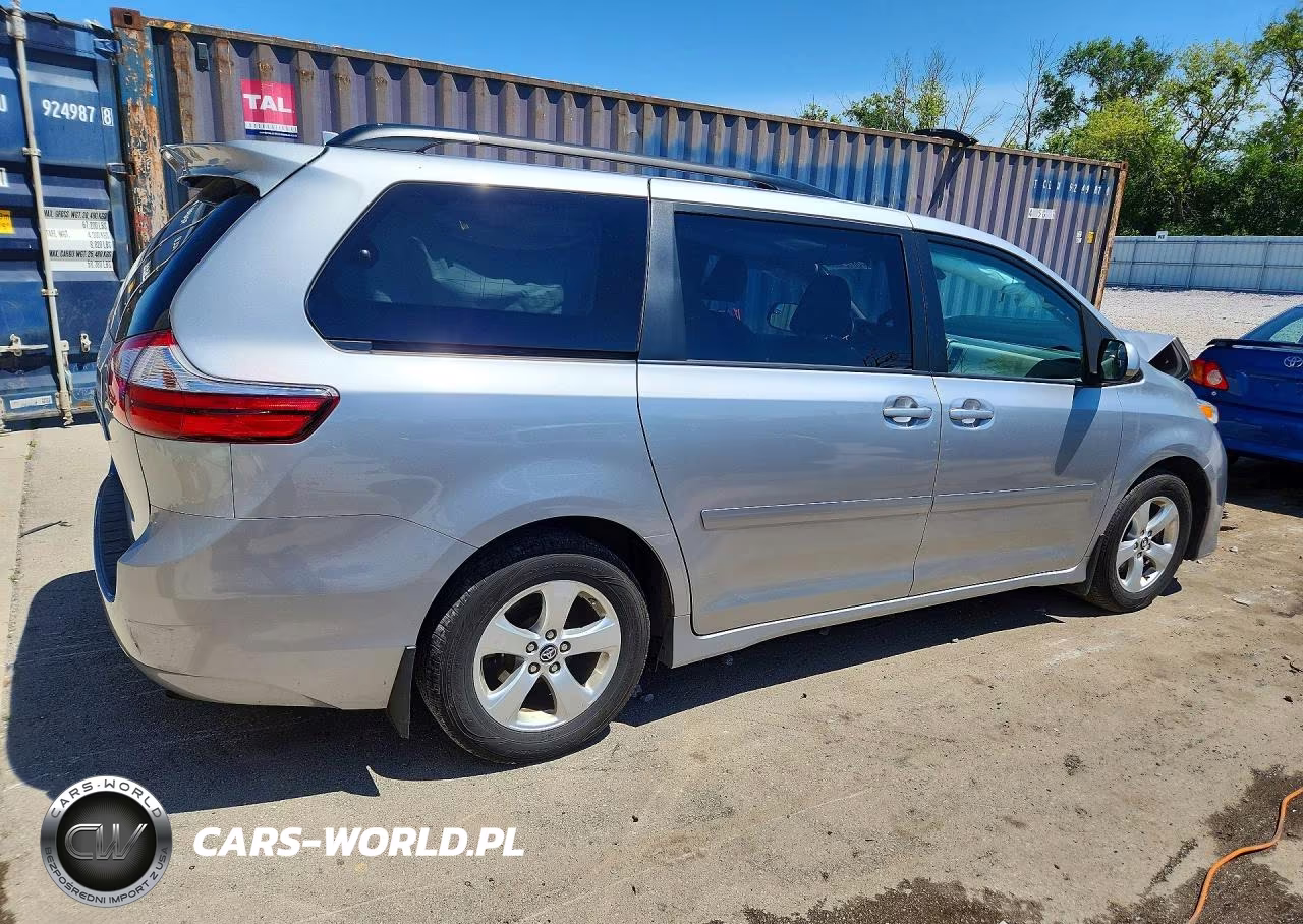2018 Toyota Sienna Le VIN:5TDKZ3DC3JS914116 - 3