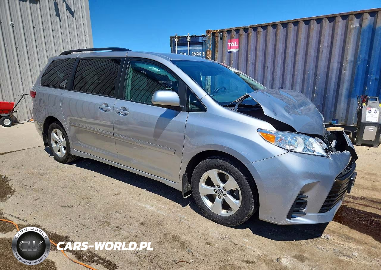 2018 Toyota Sienna Le VIN:5TDKZ3DC3JS914116 - 4