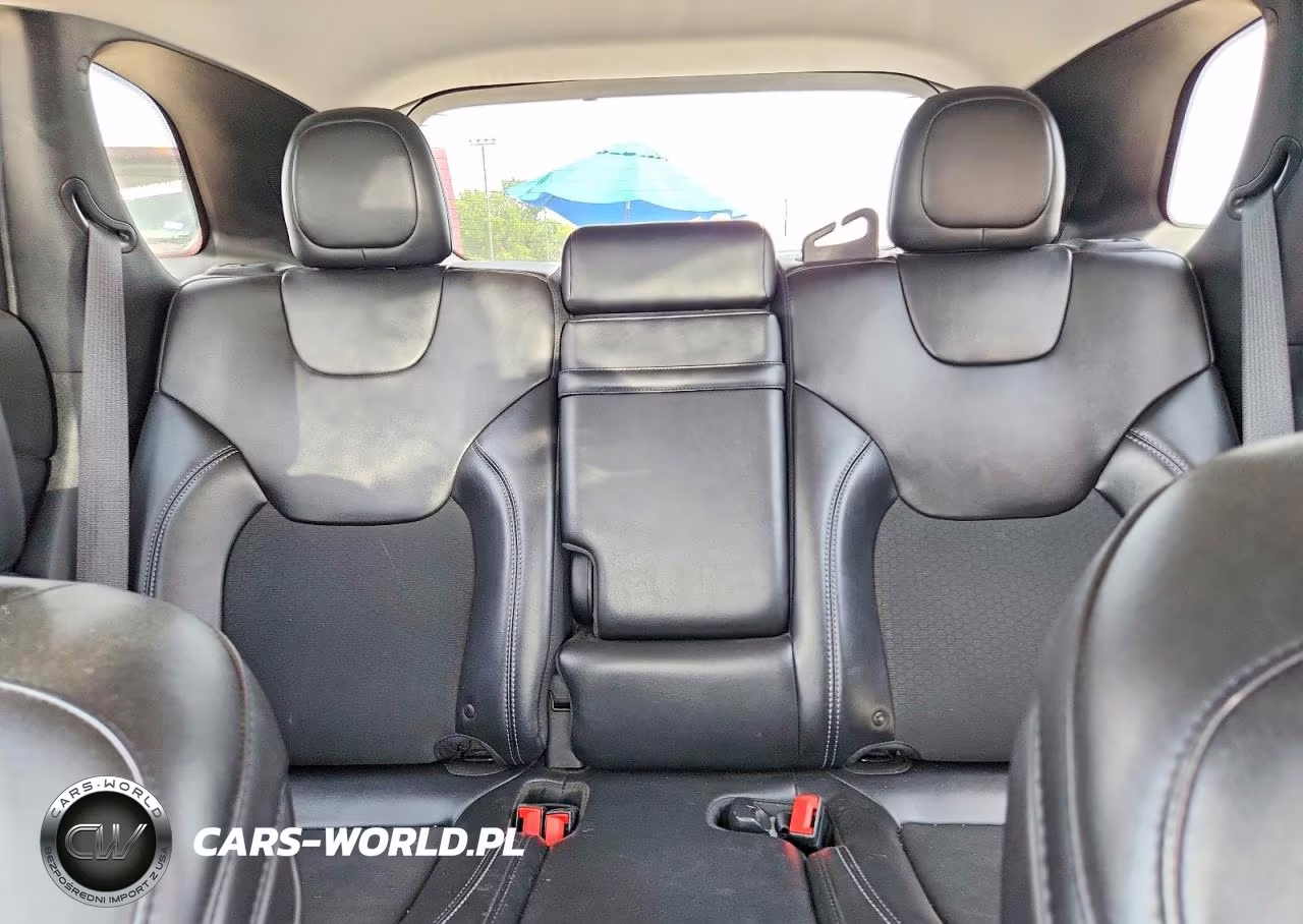2019 Jeep Cherokee Latitude Plus VIN:1C4PJLLB7KD242001 - 10