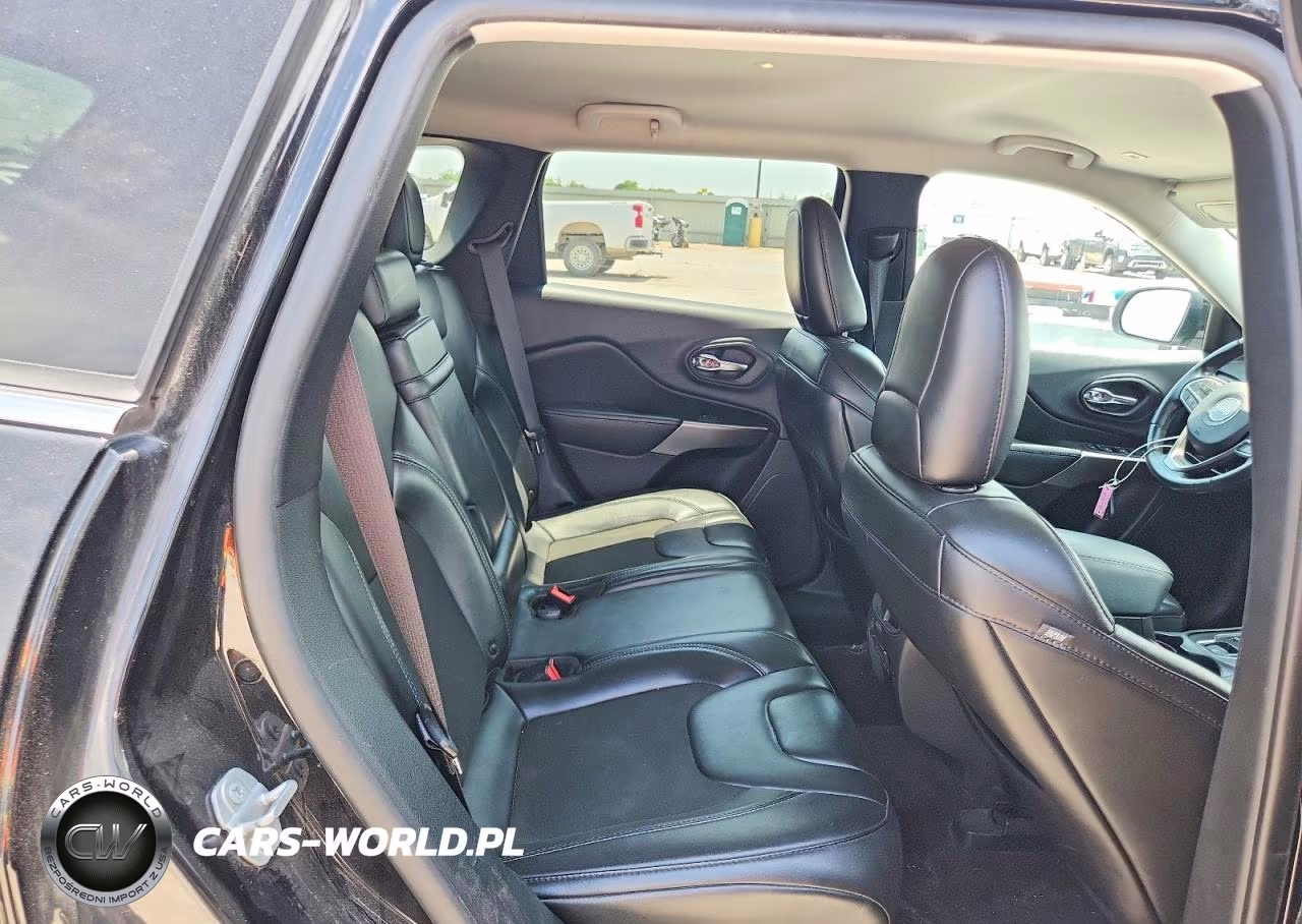 2019 Jeep Cherokee Latitude Plus VIN:1C4PJLLB7KD242001 - 11