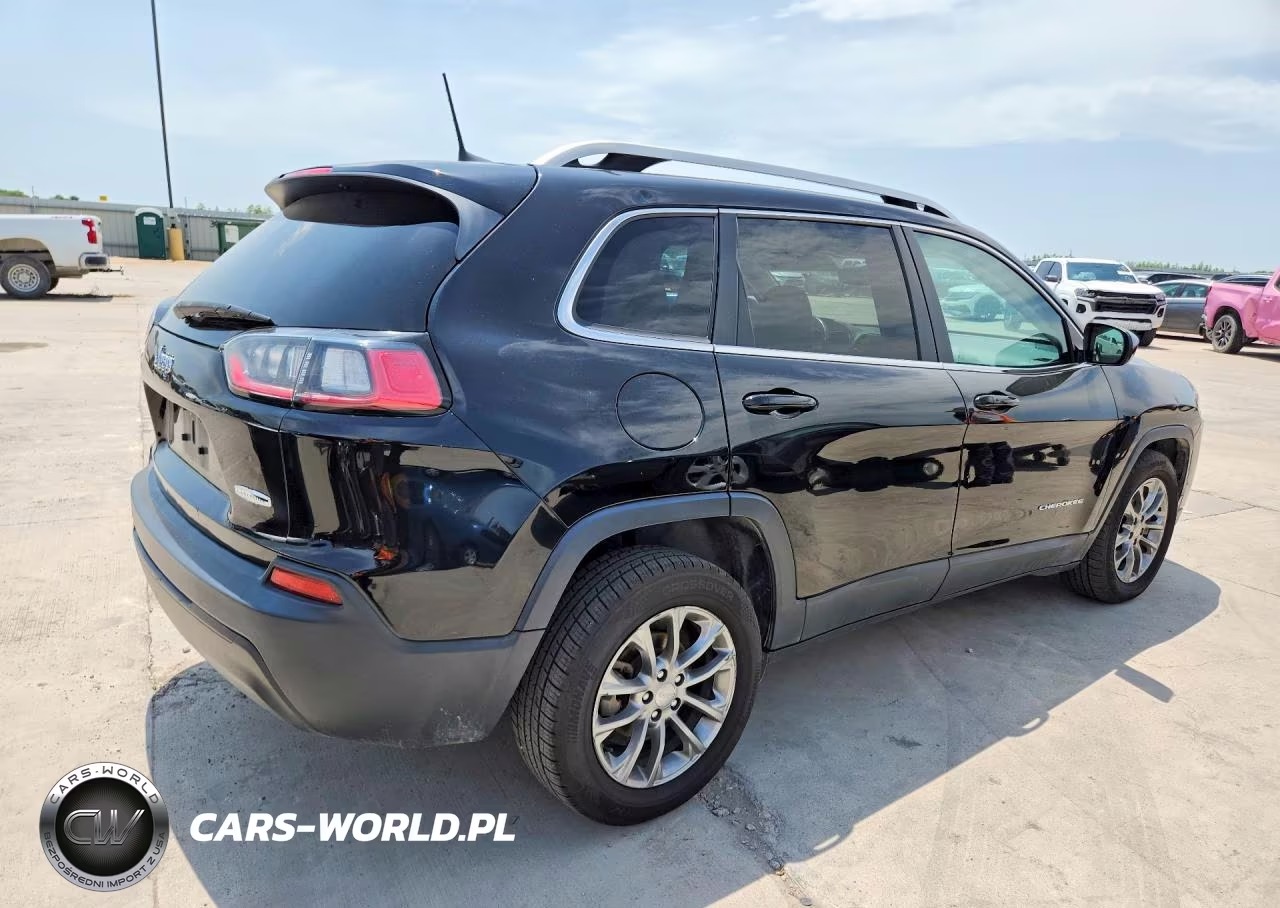 2019 Jeep Cherokee Latitude Plus VIN:1C4PJLLB7KD242001 - 3