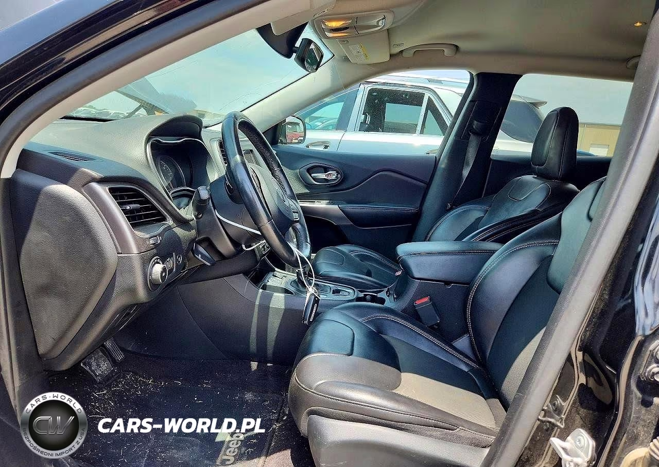 2019 Jeep Cherokee Latitude Plus VIN:1C4PJLLB7KD242001 - 7